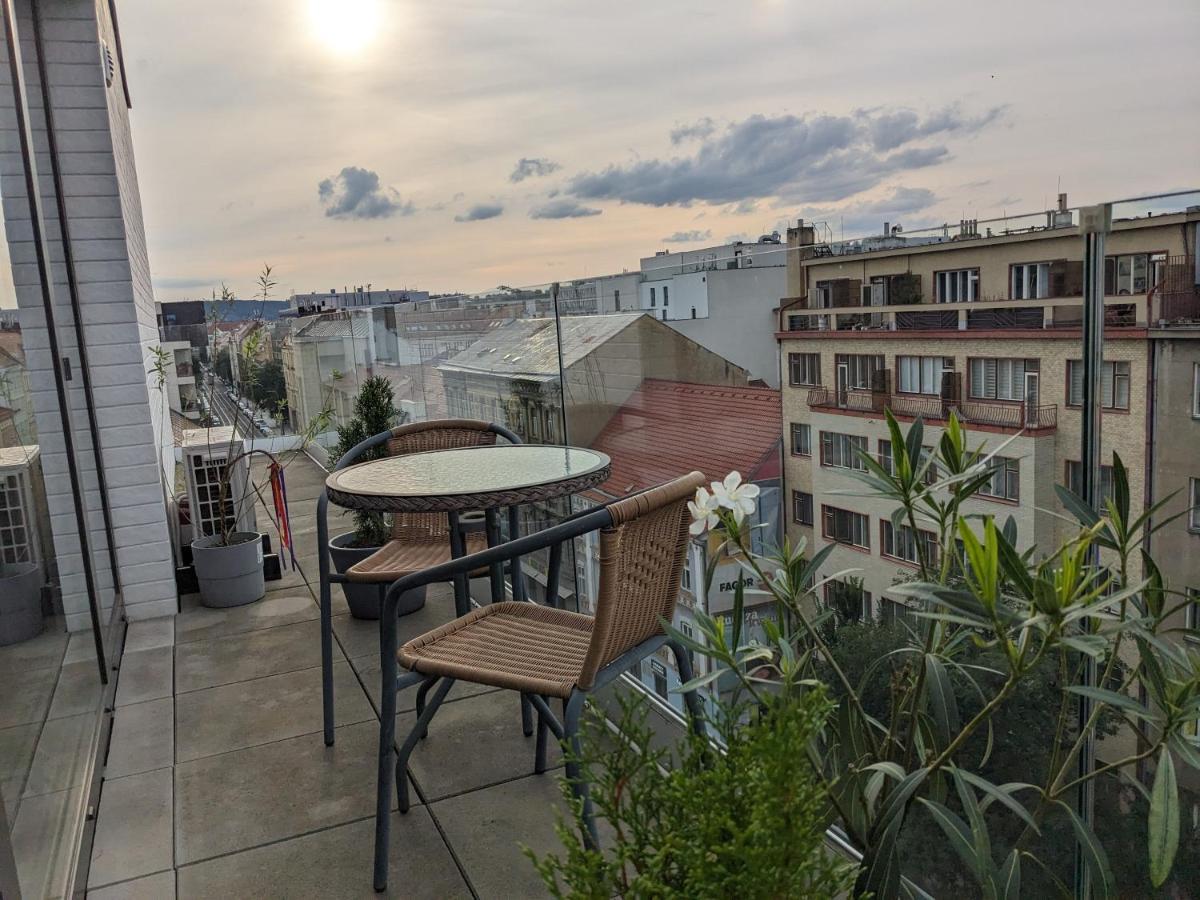 Cozy Apartment With Big Terrace In Central Prague - Karlin Bagian luar foto